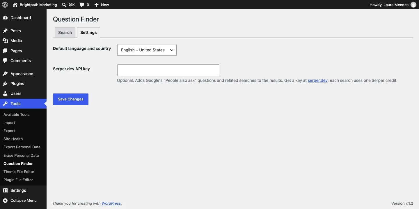 Contentor Question Finder: Ajustes: idioma y país predeterminados y la clave opcional de Serper.dev.